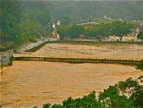 der Fluss Itajai ist über die Ufer getreten